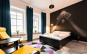 Flatbook - City Center Apartments Waterlane Vintage With Gym